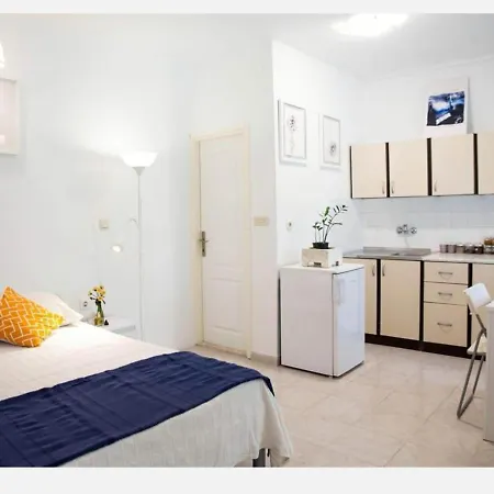 Apartment Idea Center With Parking *